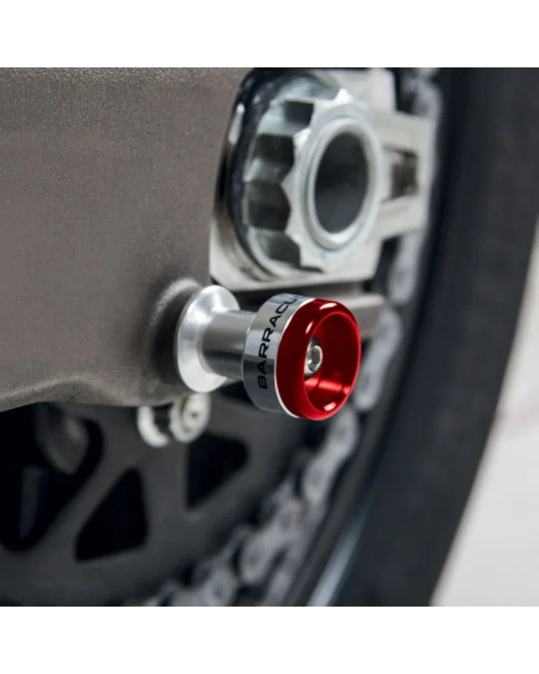Цветна приставка за АДАПТЕР ЗАДНА СТОЙКА BARRACUDA RED
