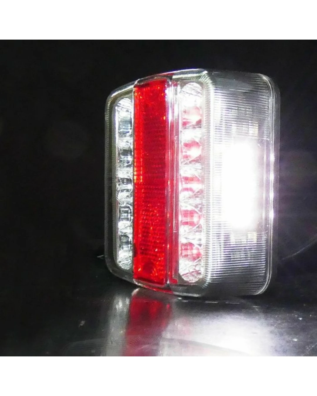 Универсален LED Диоден стоп задна светлина с 4 функции за ремарке камион караванa платформа и др.12V с крушки 106 x 197 мм. Е-Мark Е4