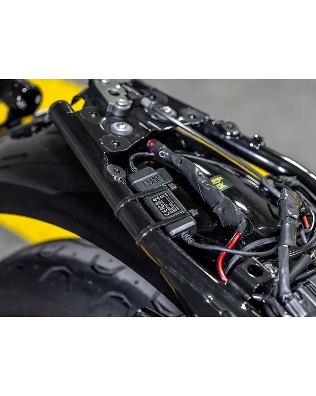 USB зарядно QUAD LOCK