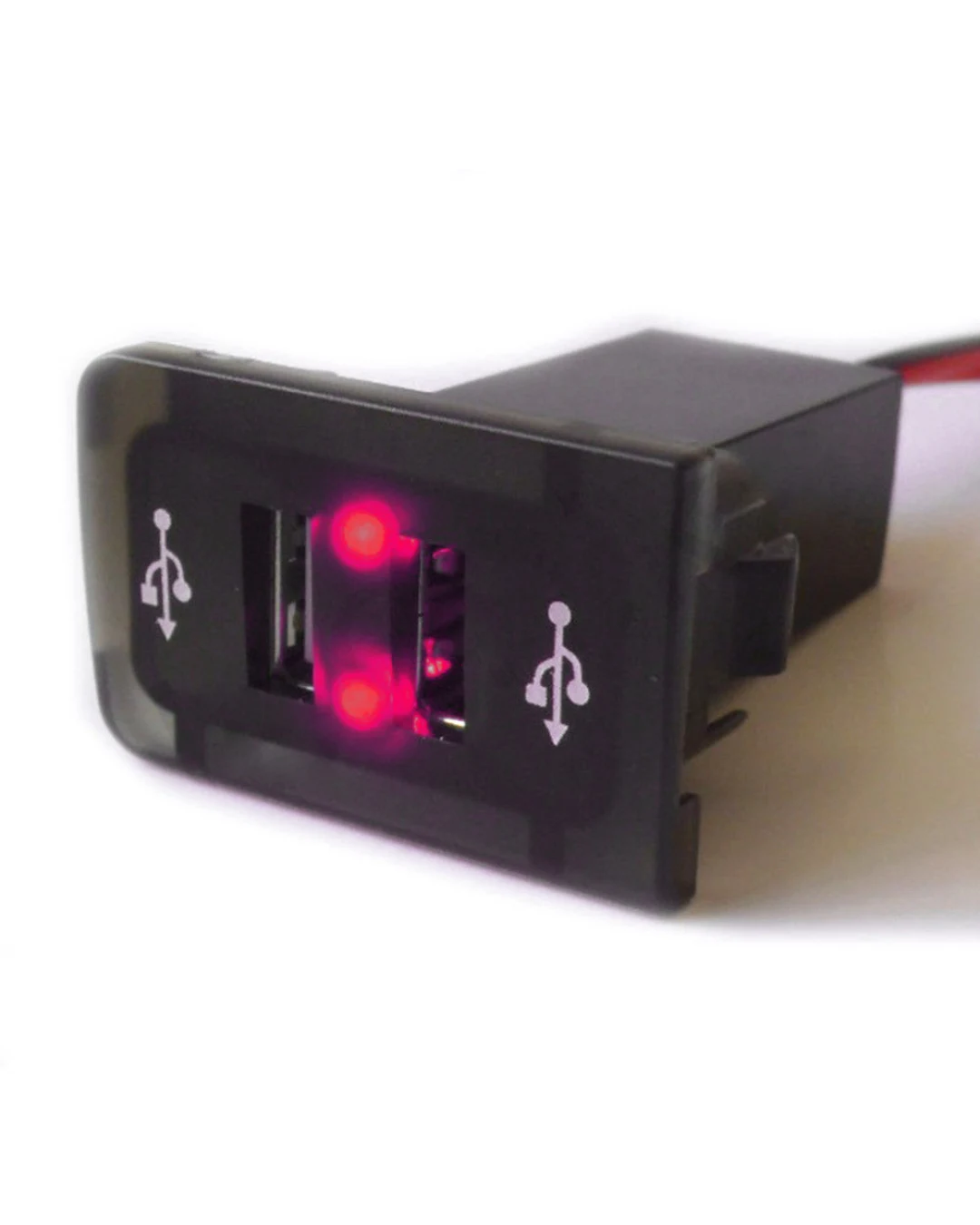 USB зарядно с два USB изхода за автомобил Голф 4/Бора 4 VW Golf 4 Bora 4 Червен Цвят